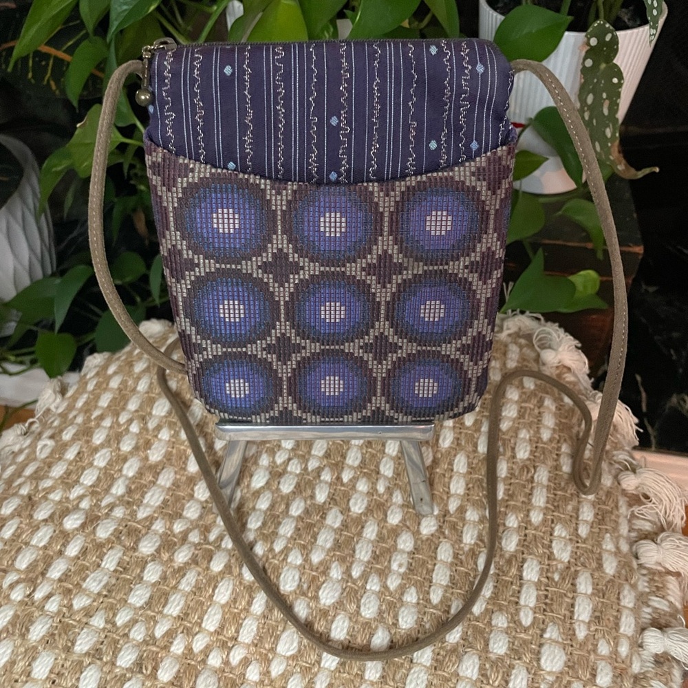 Maruca Busy Bee Crossbody Purse in Pod Denim Pattern